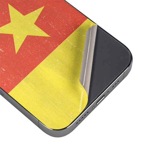 Cameroon Flag Distressed iPhone 14 Pro Skin